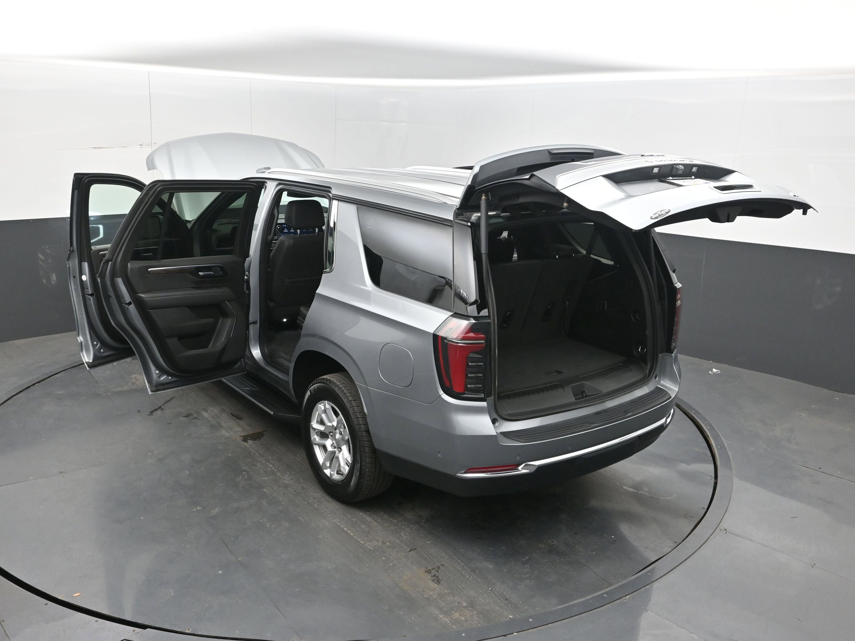 Used 2025 Chevrolet Tahoe LT AWD/4WD image 47
