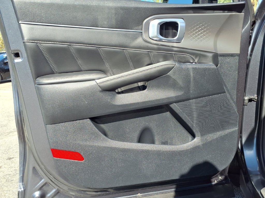 Certified 2023 Kia Sorento SX FWD image 17