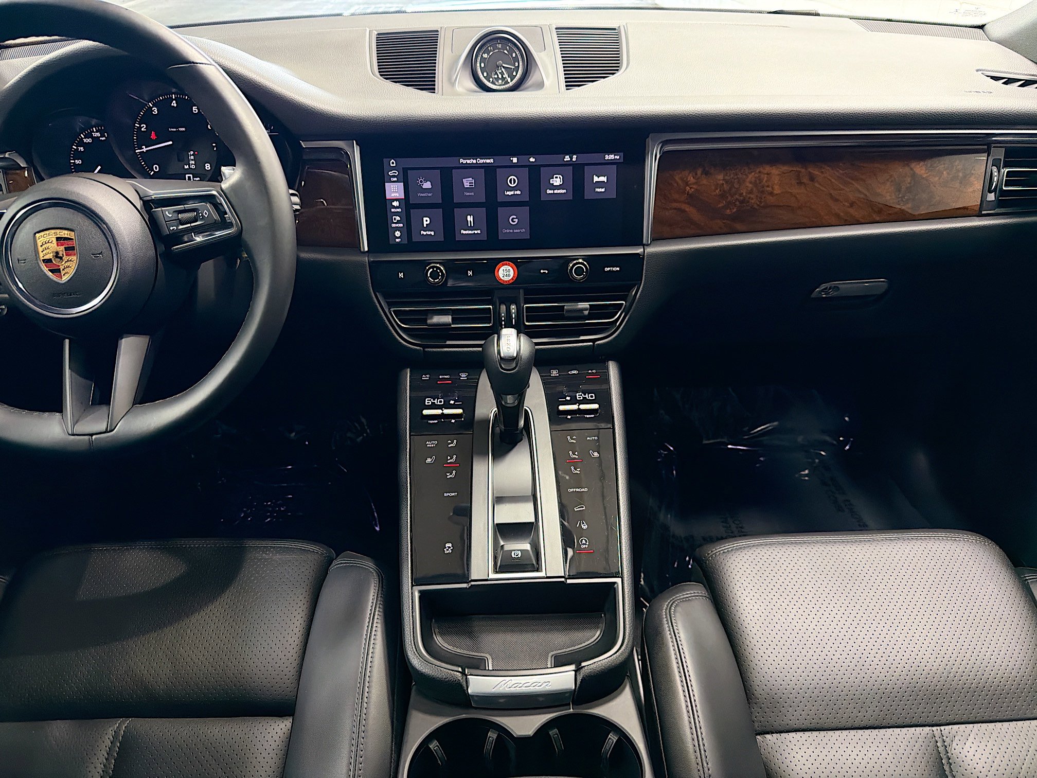 Certified 2022 Porsche Macan AWD/4WD image 21
