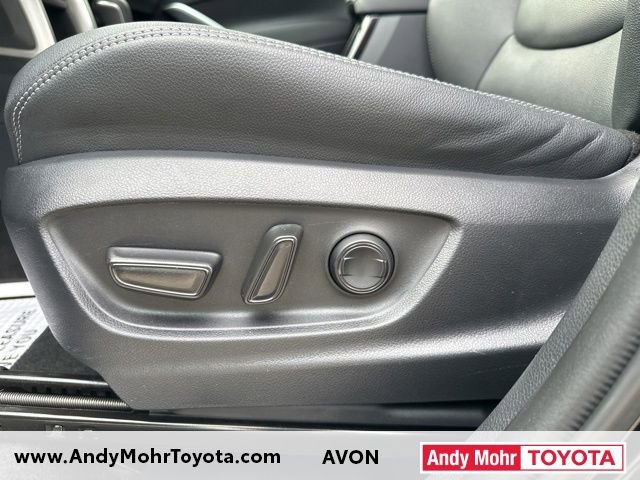 Used 2023 Toyota Corolla Cross XLE w/ Convenience Package AWD/4WD image 12