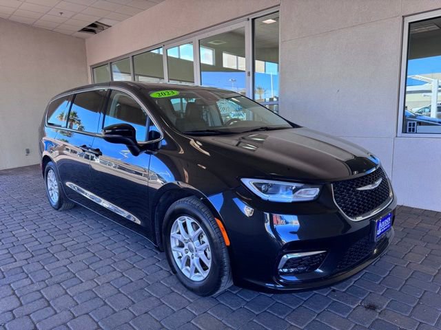 Used 2023 Chrysler Pacifica Touring-L FWD image 7