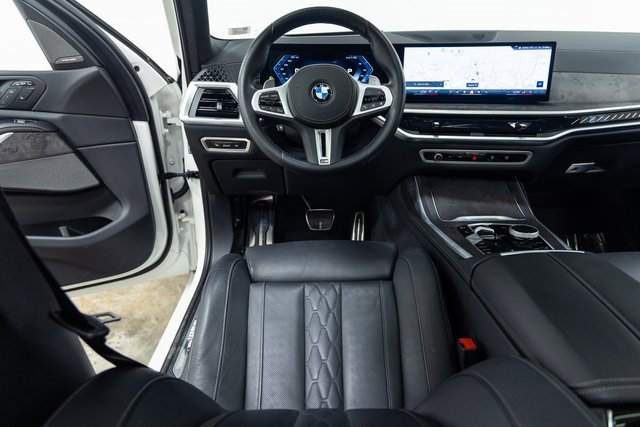 Certified 2025 BMW X7 M60i image 3