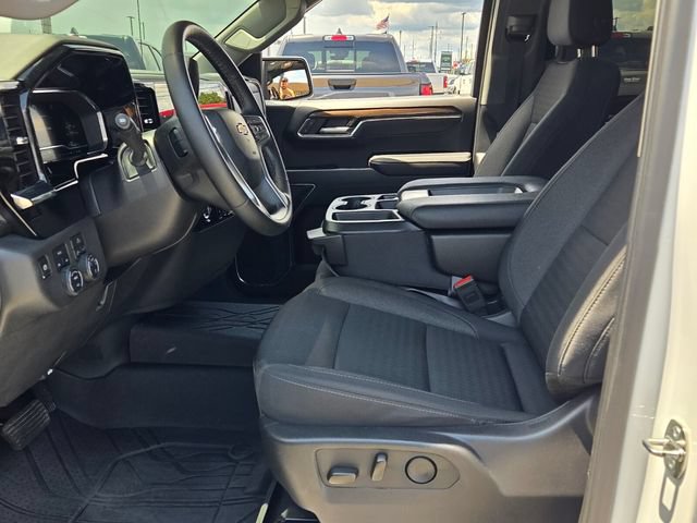 Used 2024 Chevrolet Silverado 1500 LT AWD/4WD image 5
