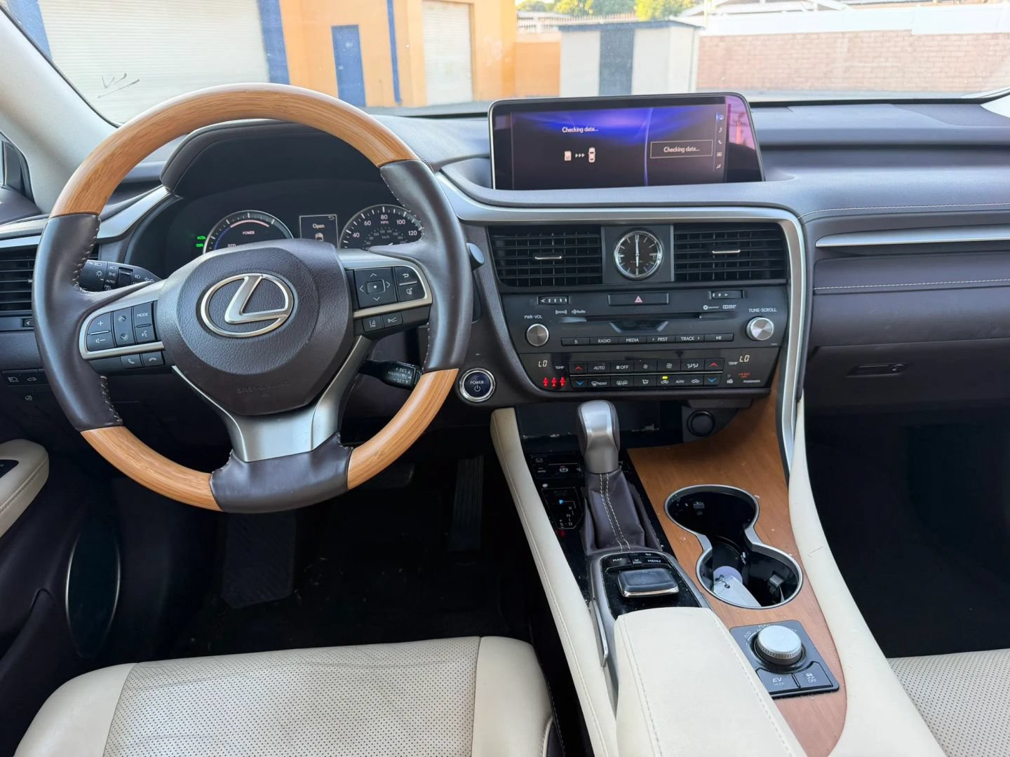 Used 2017 Lexus RX 450h AWD image 17