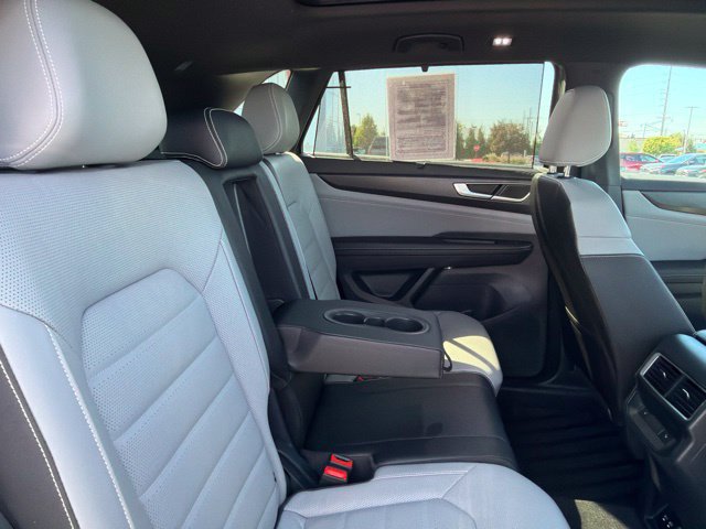 Used 2025 Volkswagen Atlas Cross Sport SEL AWD/4WD image 37