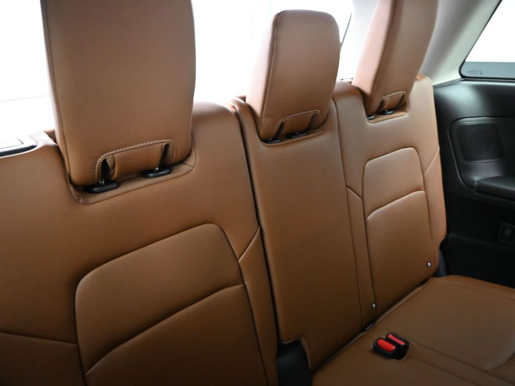 New 2026 Nissan Pathfinder Platinum w/ Cargo Package FWD image 32