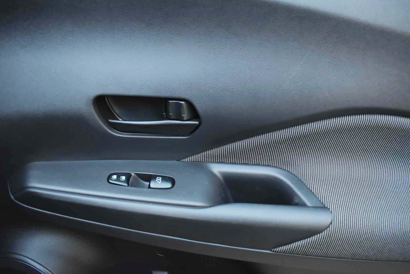 Used 2018 Nissan Kicks S FWD image 42