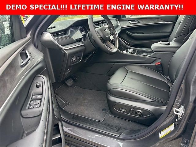 New 2025 Jeep Grand Cherokee L Limited w/ Black Appearance Package image 10