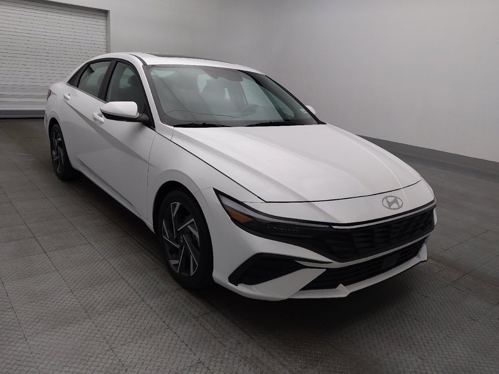 Used 2025 Hyundai Elantra SEL FWD image 13