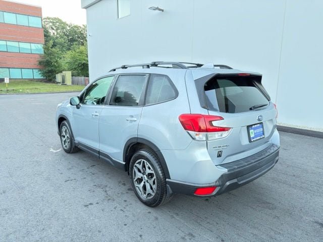 Used 2021 Subaru Forester Premium AWD/4WD image 9