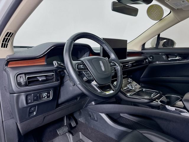 Used 2023 Lincoln Nautilus Reserve w/ Equipment Group 201A image 9