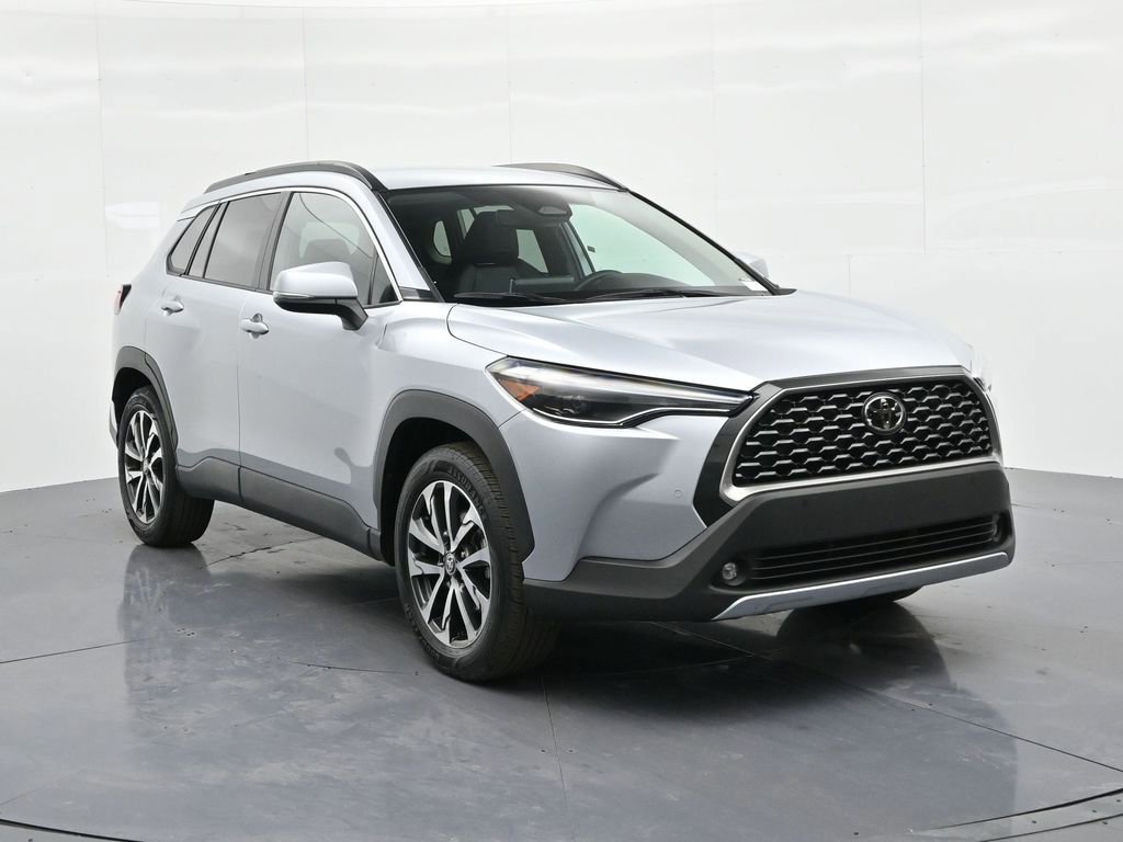 Used 2024 Toyota Corolla Cross XLE image 4