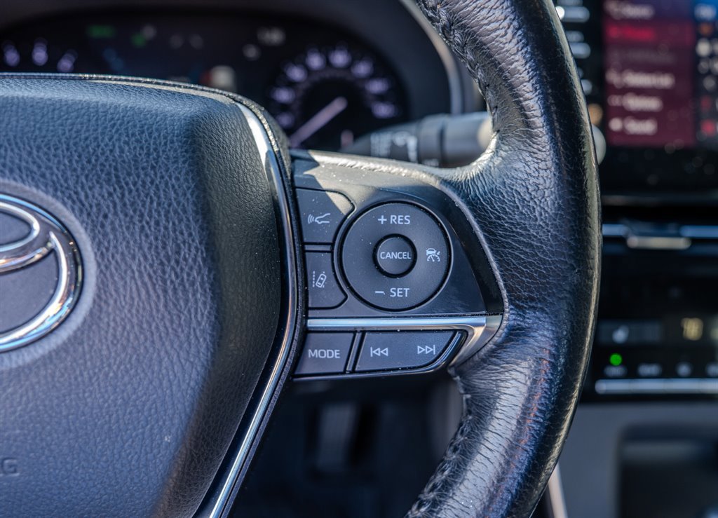 Used 2020 Toyota Avalon XLE FWD image 17