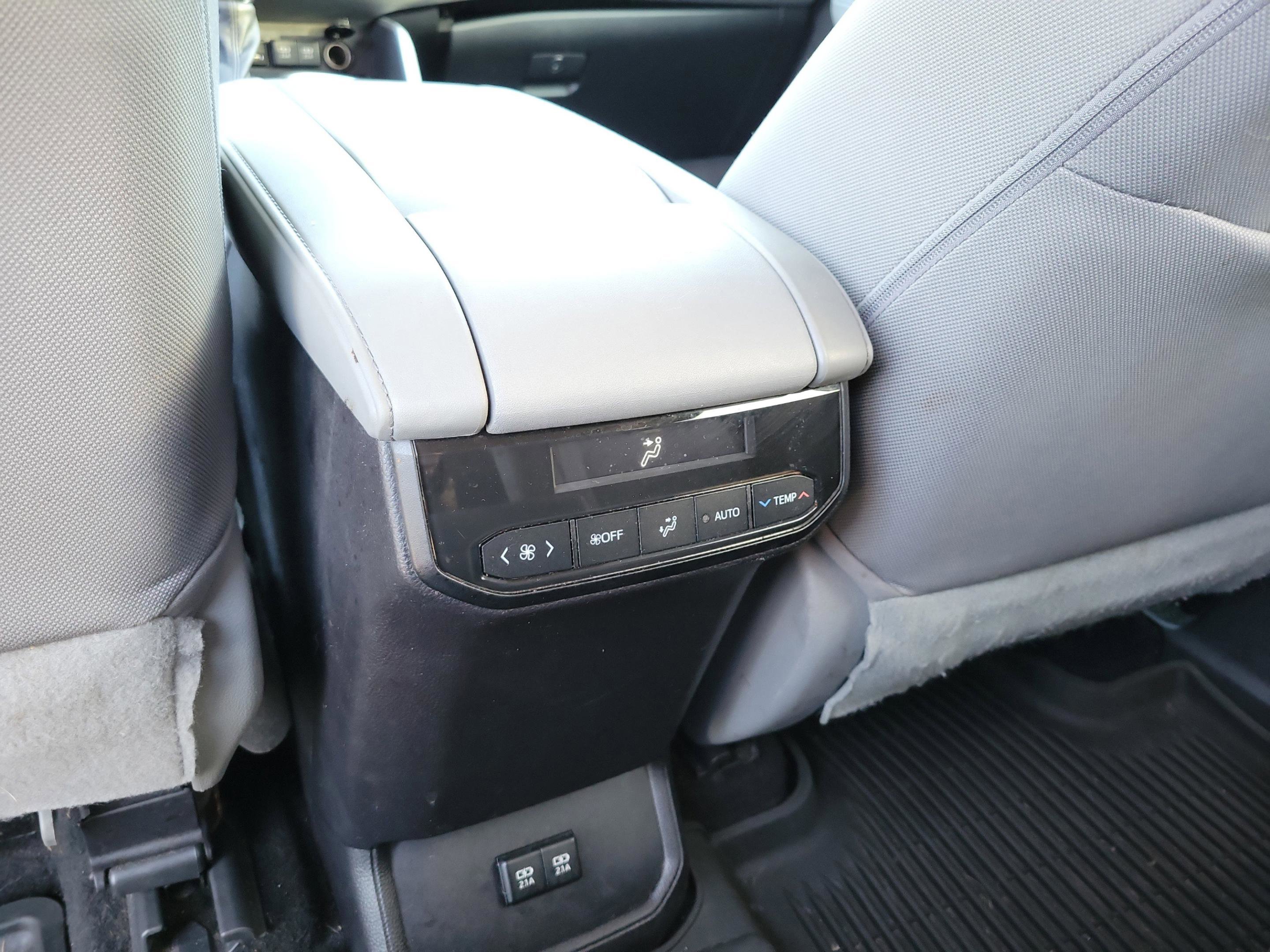 Used 2021 Toyota Highlander L FWD image 13