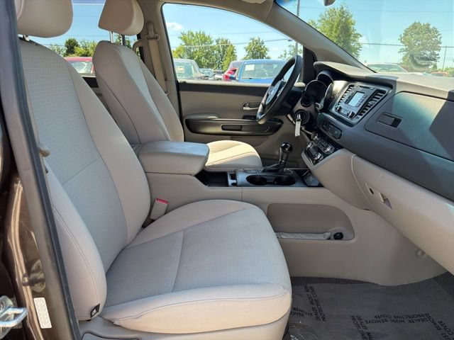 Used 2016 Kia Sedona LX w/ Option Group 020 FWD image 25