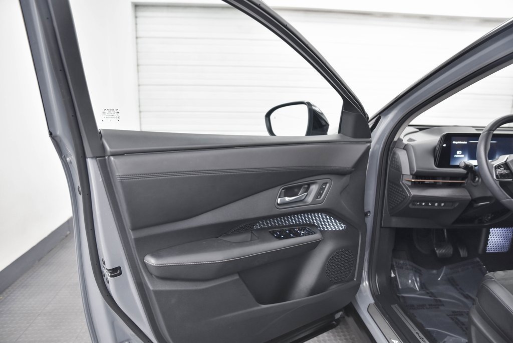 Used 2023 Nissan Ariya AWD image 10