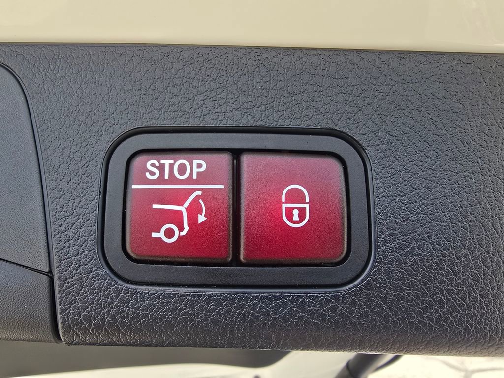 Certified 2026 Mercedes-Benz GLB 250 4MATIC image 19