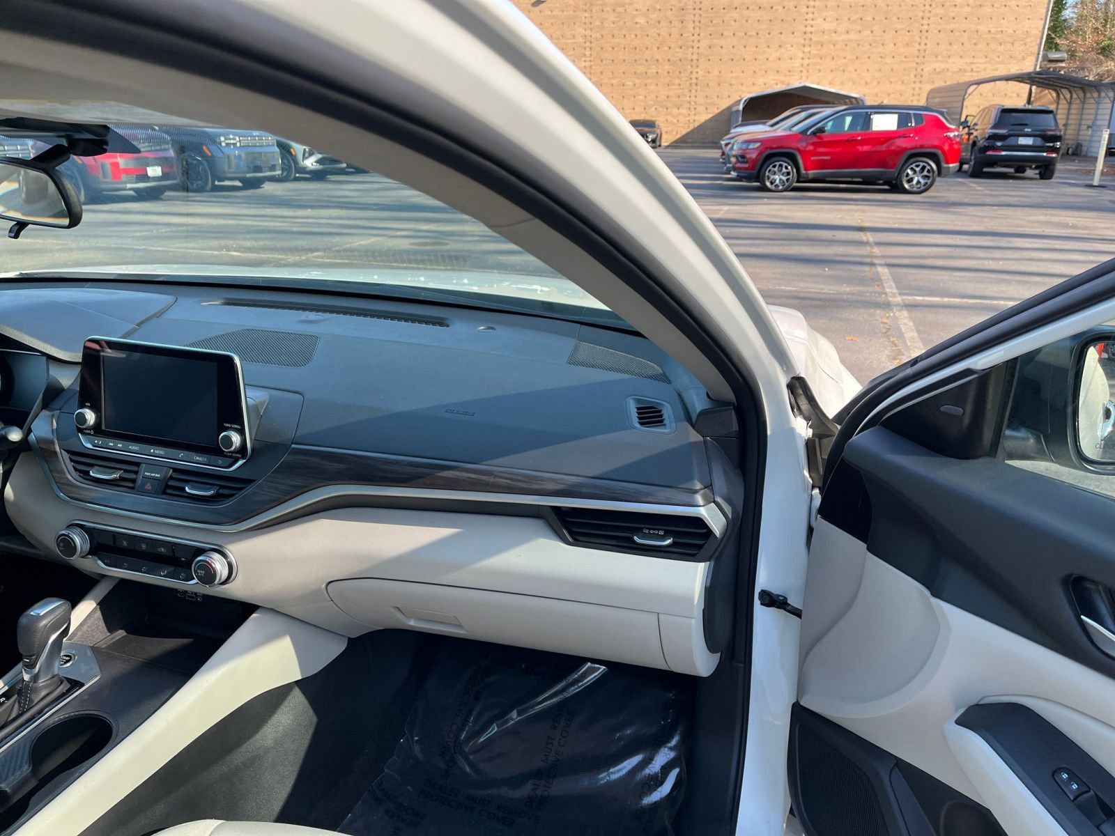 Used 2025 Nissan Altima 2.5 SV image 34