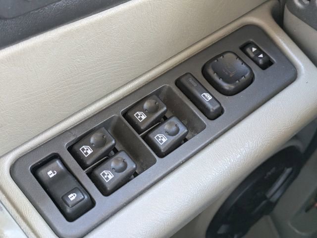 Used 2004 HUMMER H2 w/ Preferred Equipment Group image 17