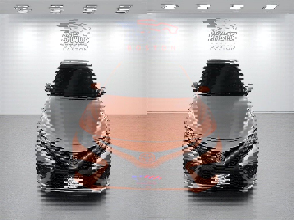 Used 2022 Toyota Camry XSE image 2