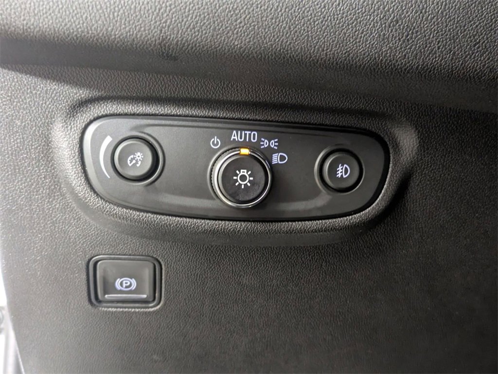 Used 2024 GMC Terrain SLT image 16