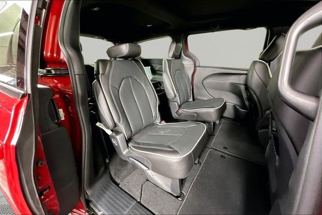 New 2027 Chrysler Pacifica Limited AWD/4WD image 11