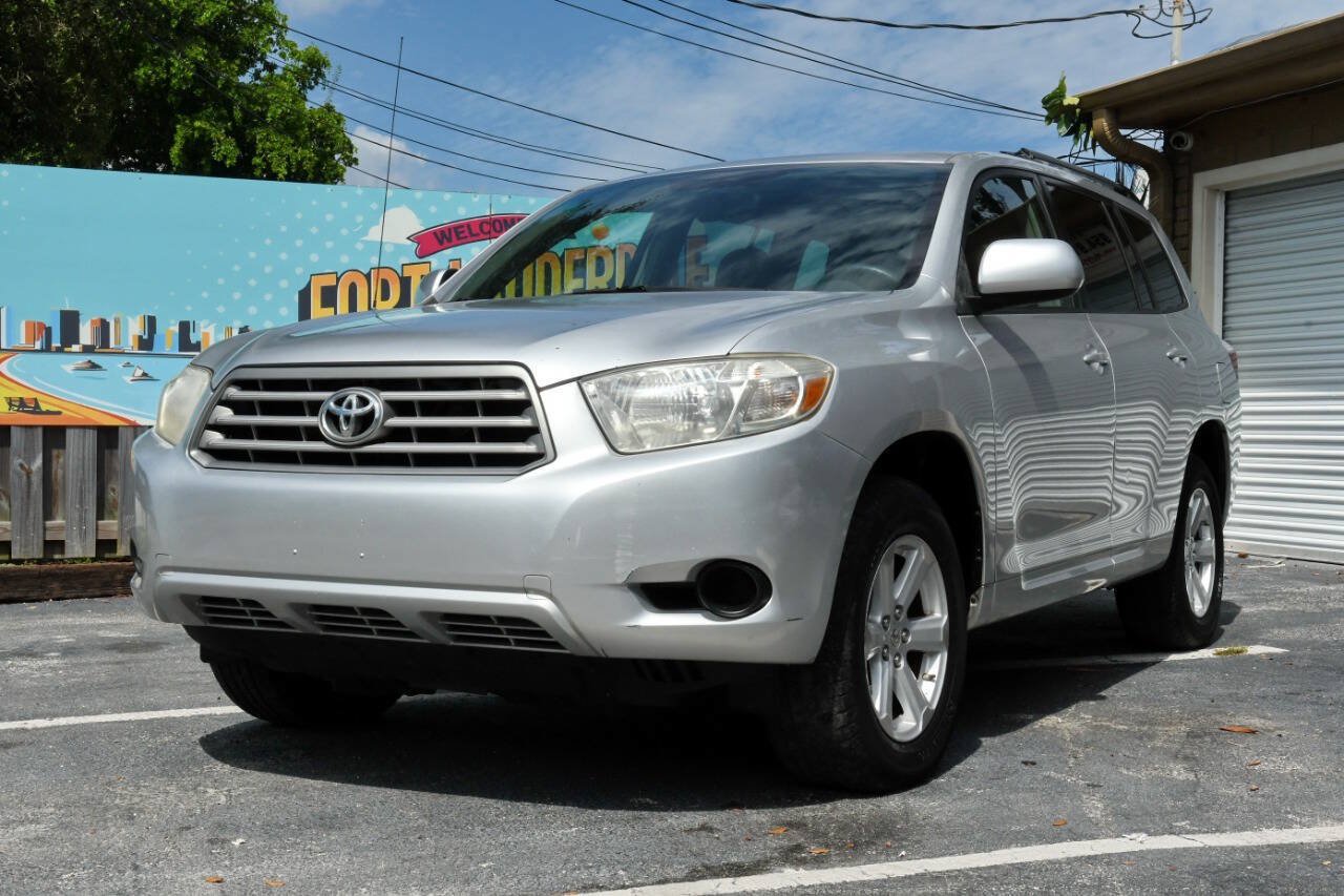 Used 2010 Toyota Highlander 2WD w/ 3rd Row Seat Pkg image 1