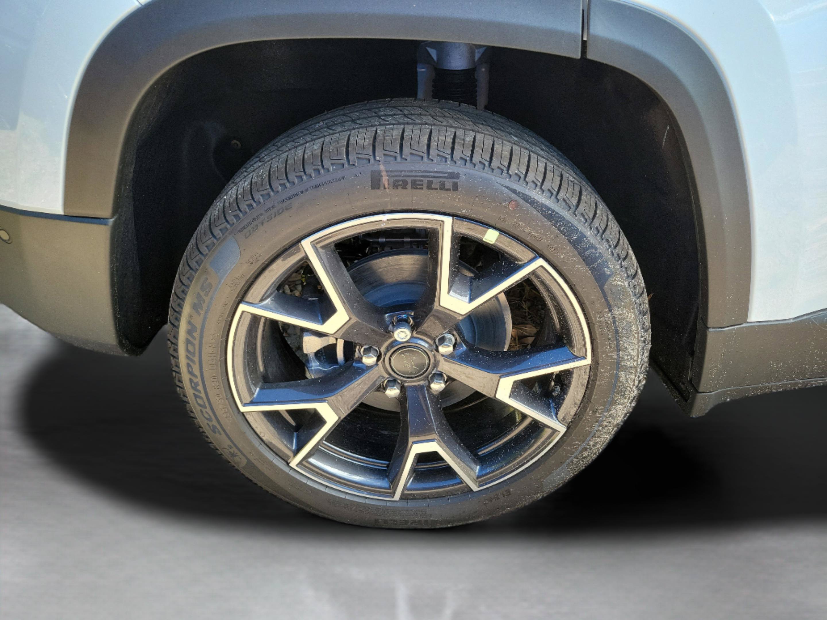 New 2026 Jeep Cherokee Overland w/ Advanced Pro Tech Group AWD/4WD image 28