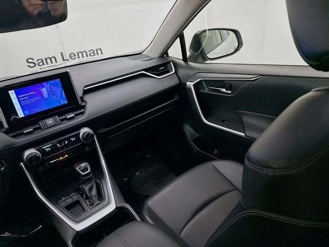 Used 2023 Toyota RAV4 XLE Premium image 23