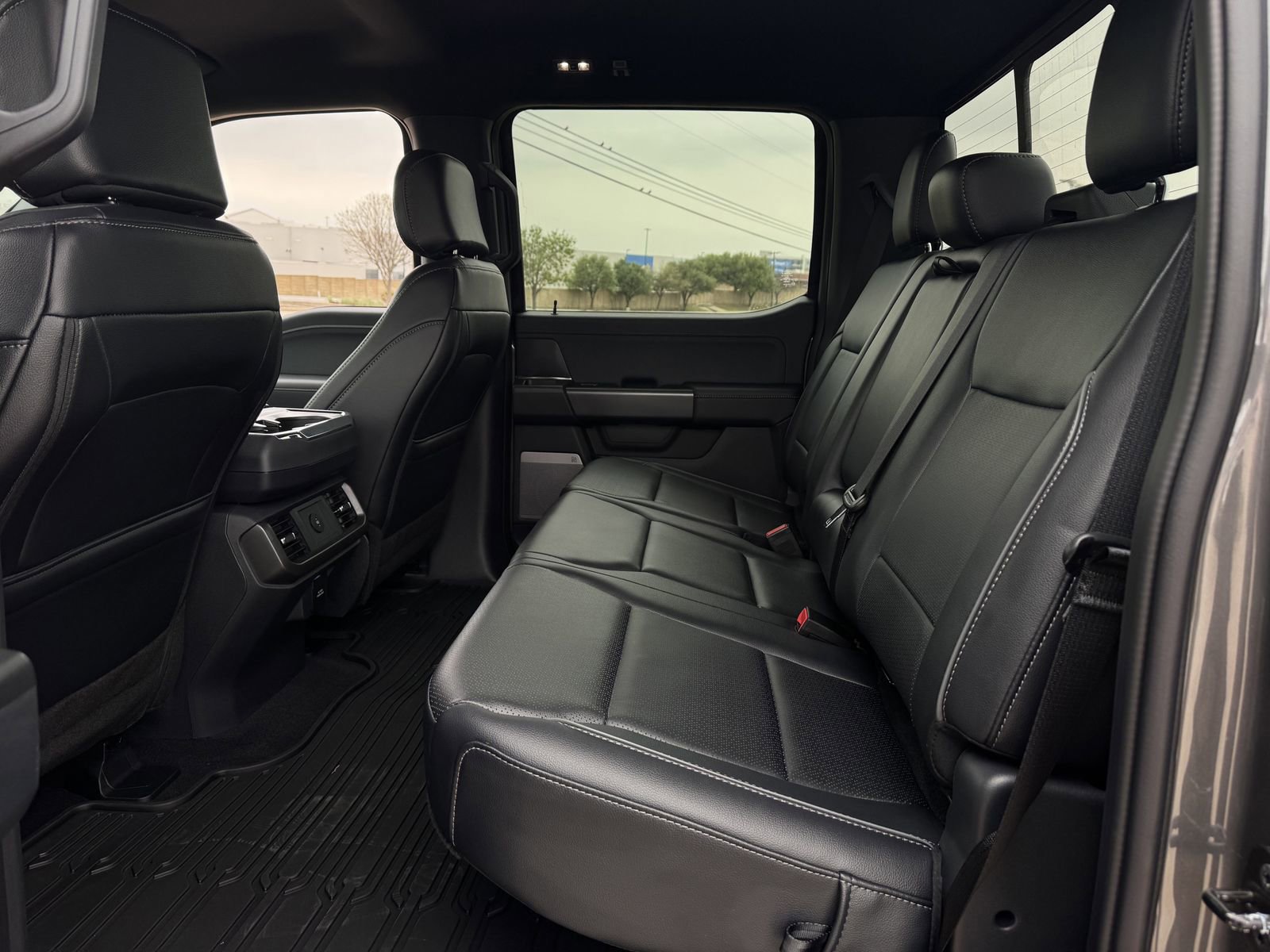 Used 2025 Ford F150 Lariat w/ Equipment Group 501A Mid image 30