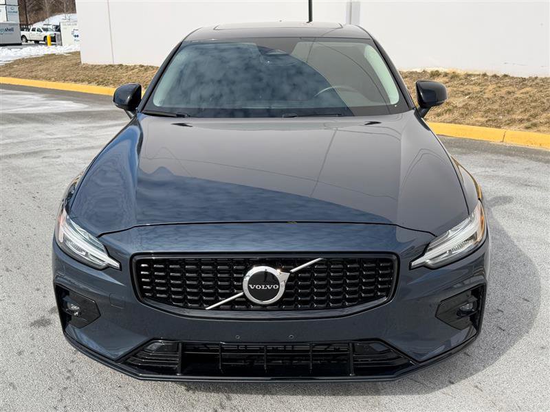 Used 2023 Volvo S60 B5 Core image 11