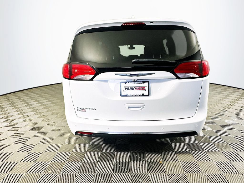 Certified 2019 Chrysler Pacifica Touring-L image 9