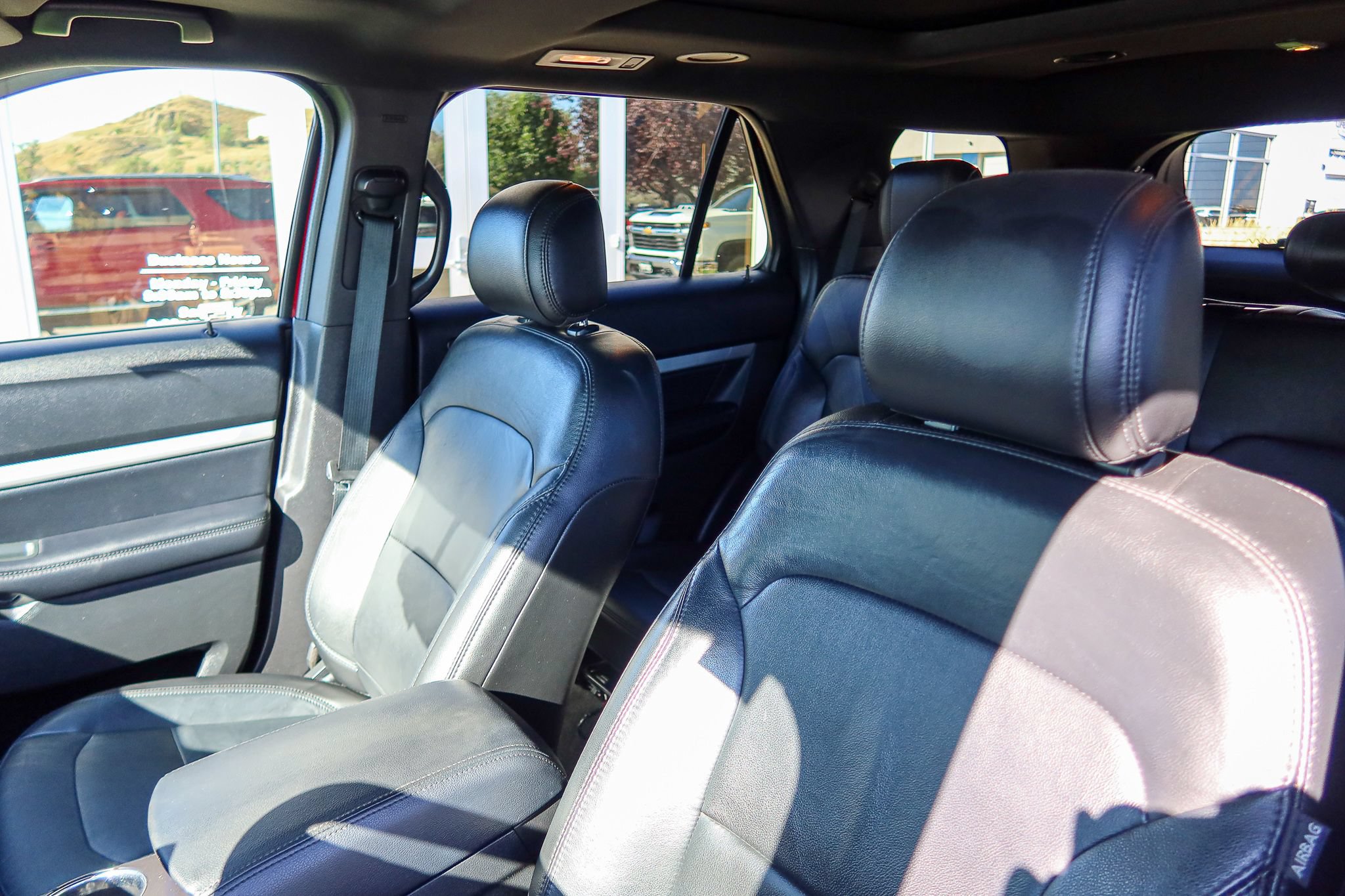 Used 2017 Ford Explorer XLT w/ Equipment Group 202A AWD/4WD image 12