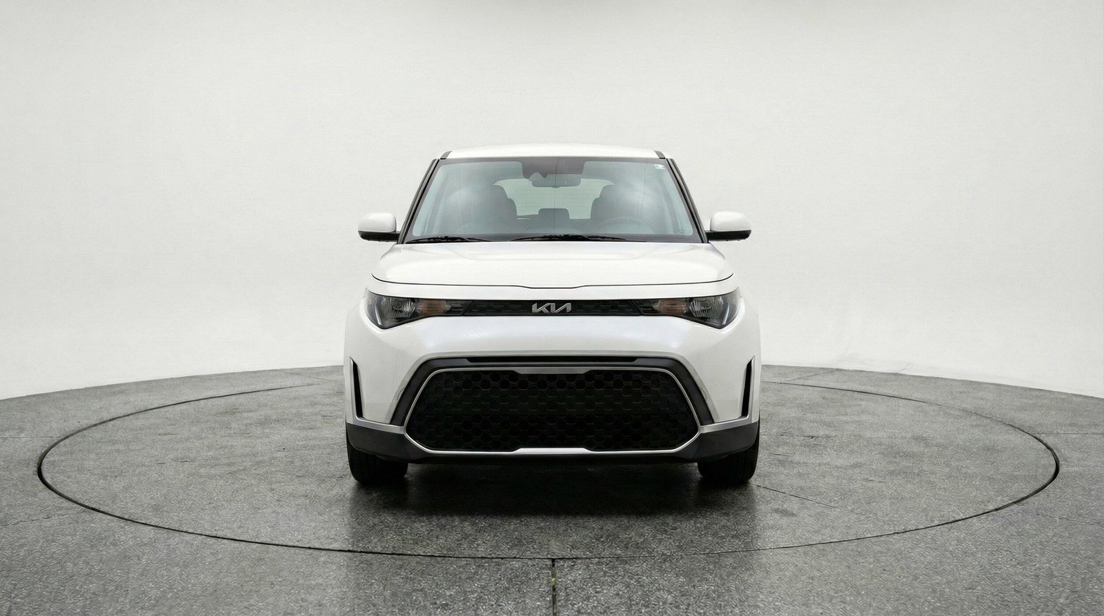 Used 2025 Kia Soul LX w/ LX Technology Package FWD image 2