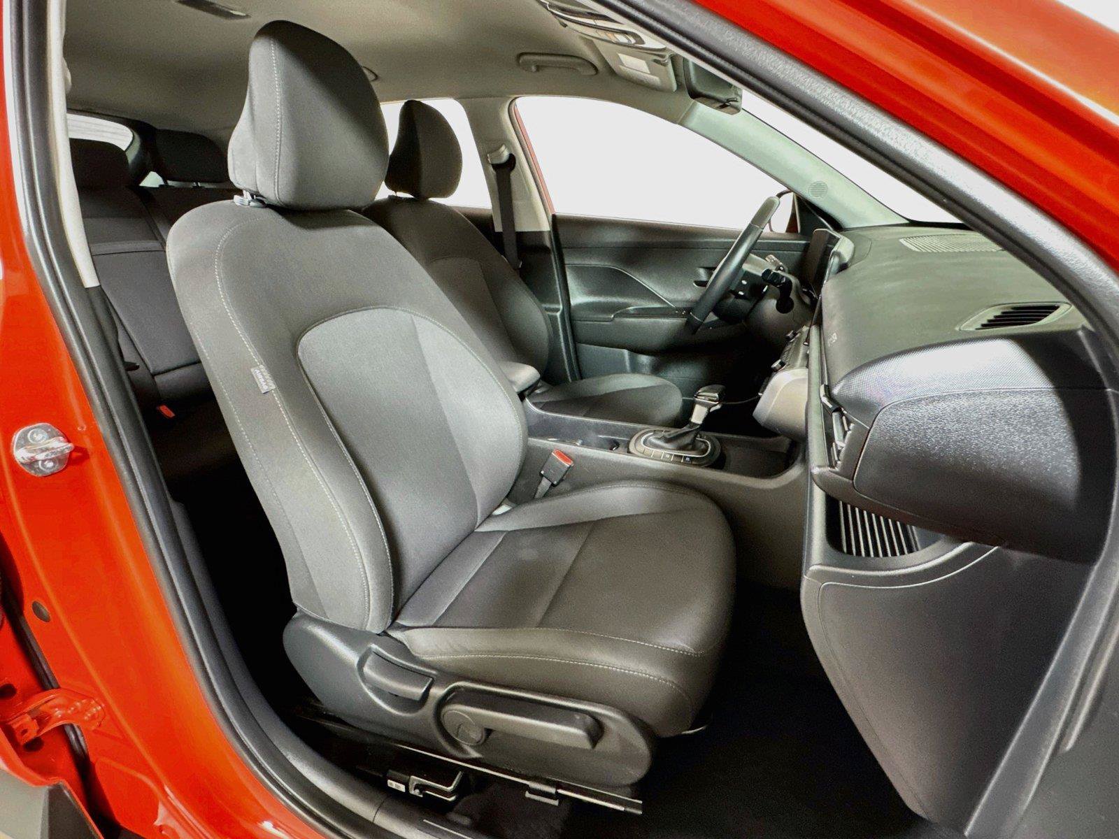 Used 2025 Hyundai Kona SEL FWD image 24