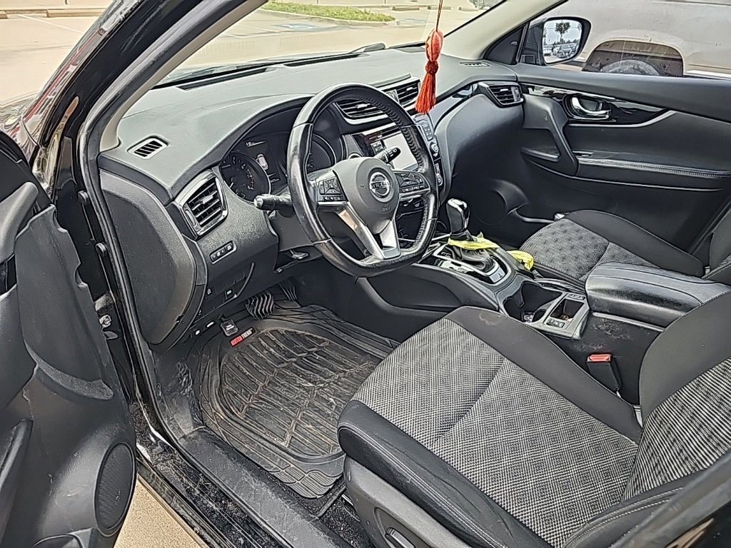 Used 2018 Nissan Rogue Sport SV w/ SV Technology Package image 4