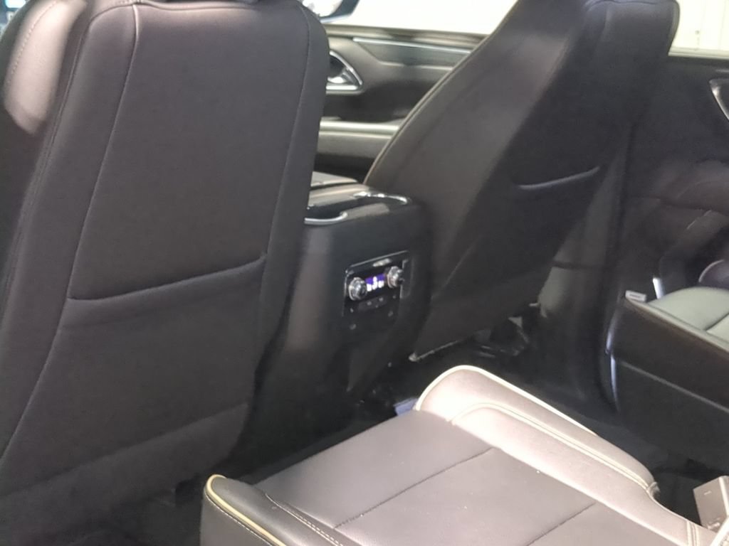 Used 2023 GMC Yukon SLT w/ SLT Premium Package AWD/4WD image 18