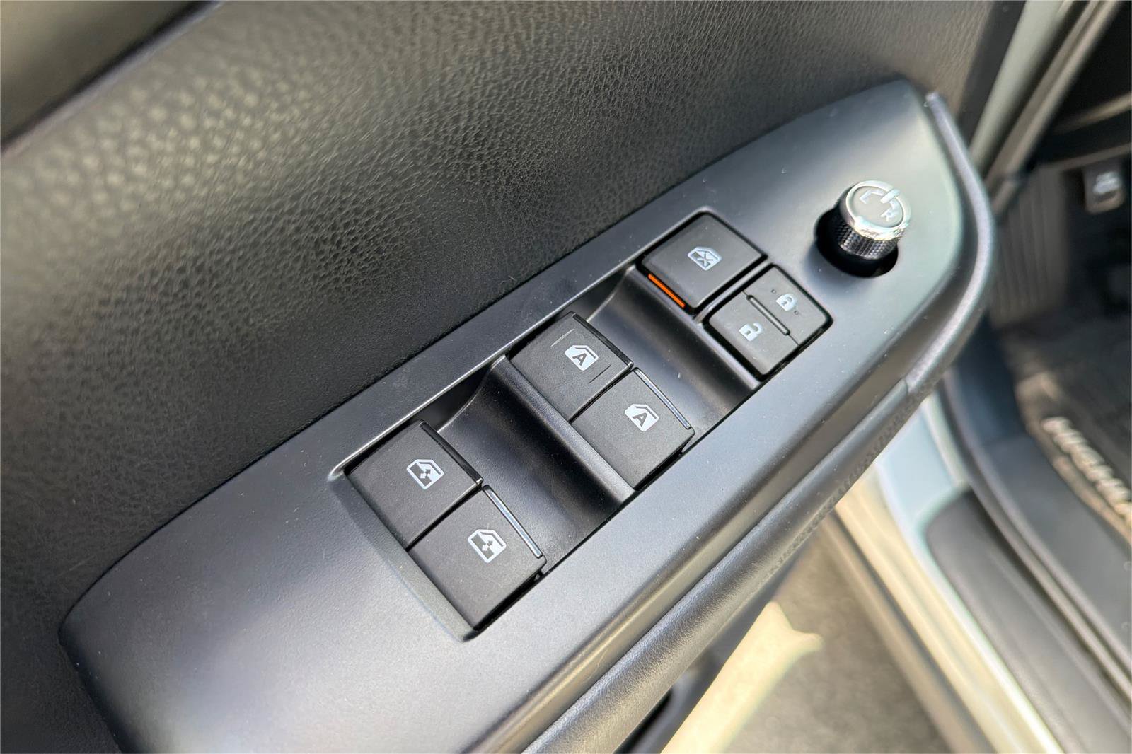 Used 2019 Toyota Highlander SE AWD/4WD image 20