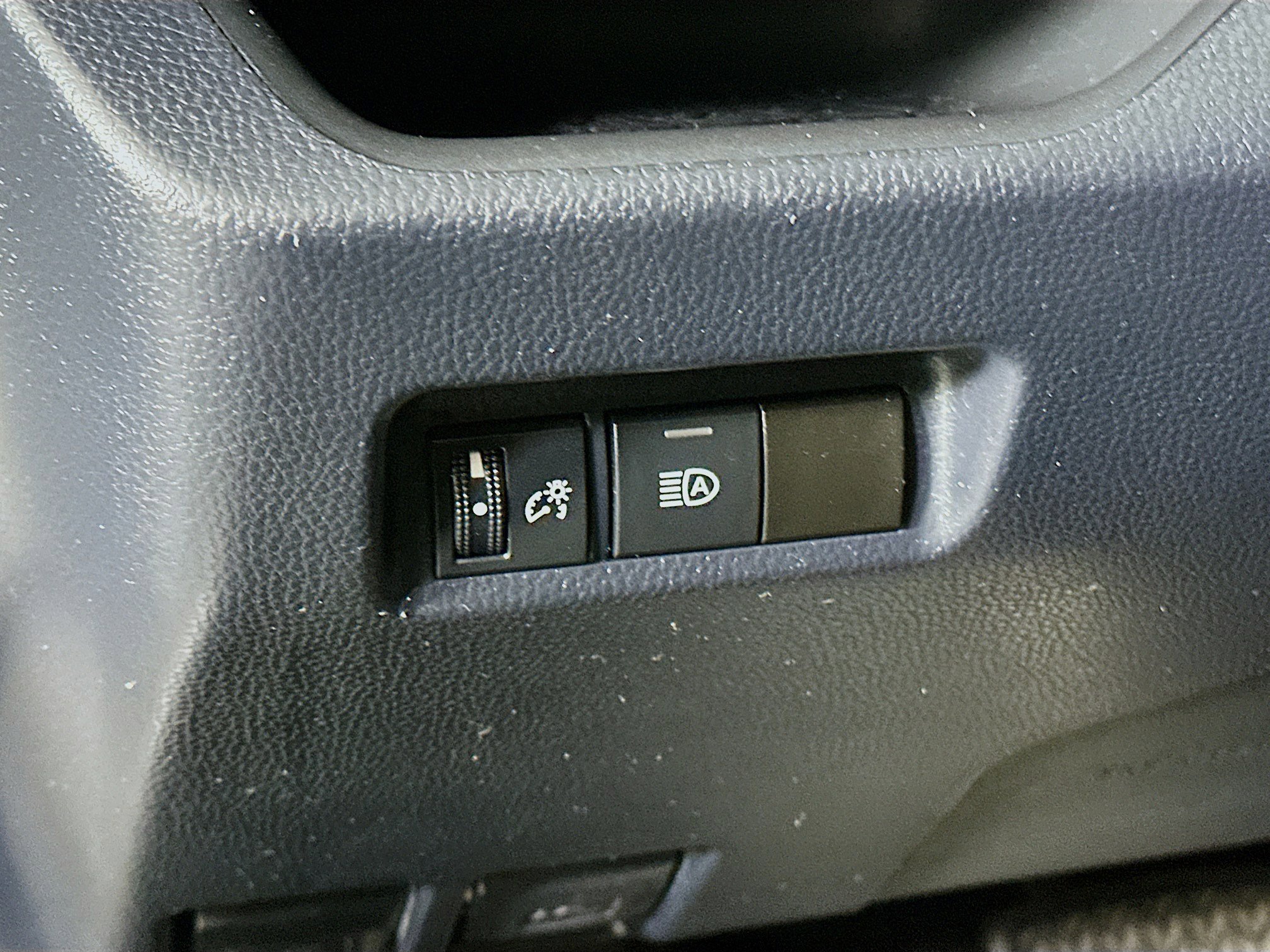 Used 2020 Toyota RAV4 LE FWD image 17