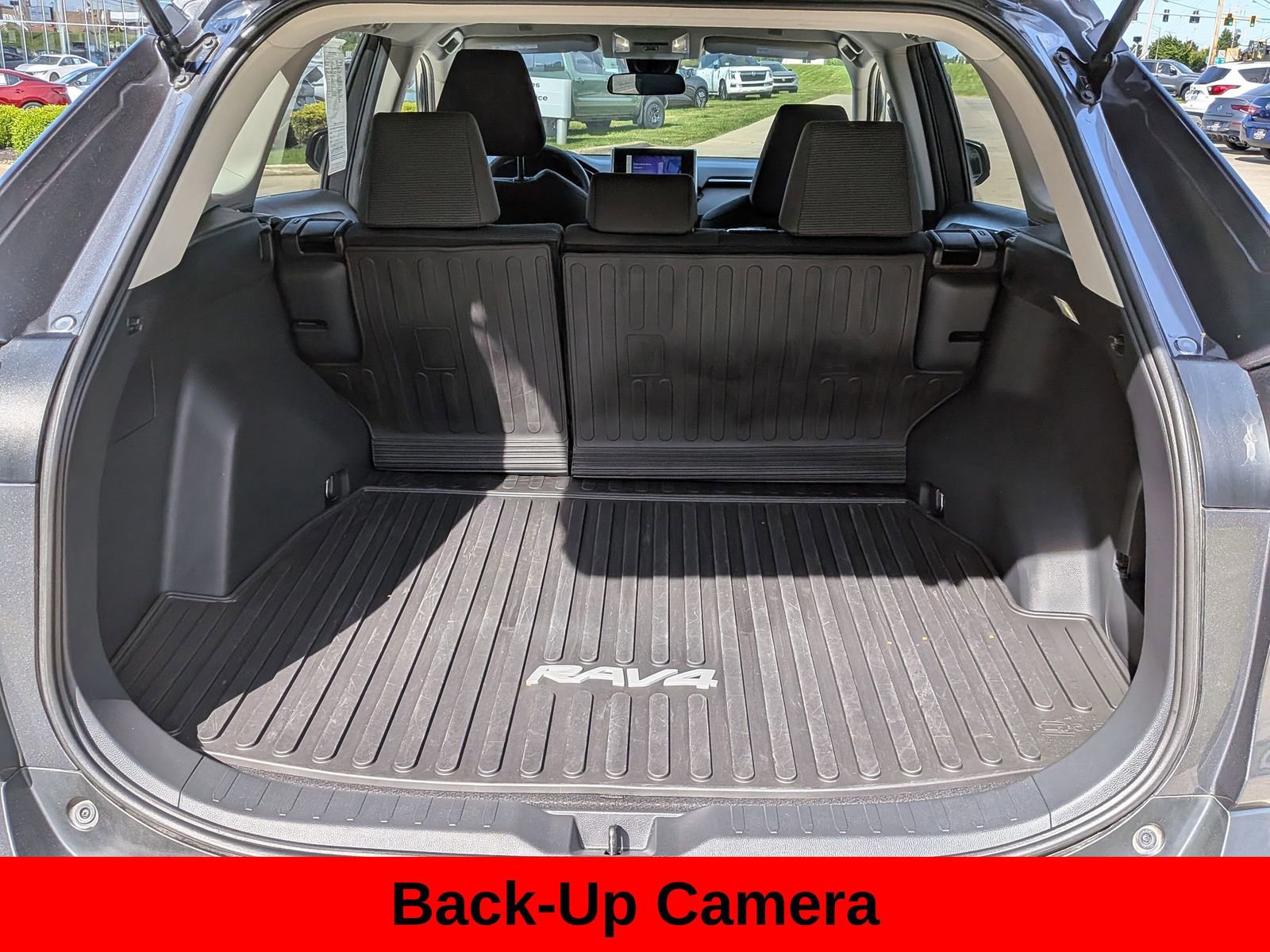 Used 2024 Toyota RAV4 LE AWD/4WD image 9