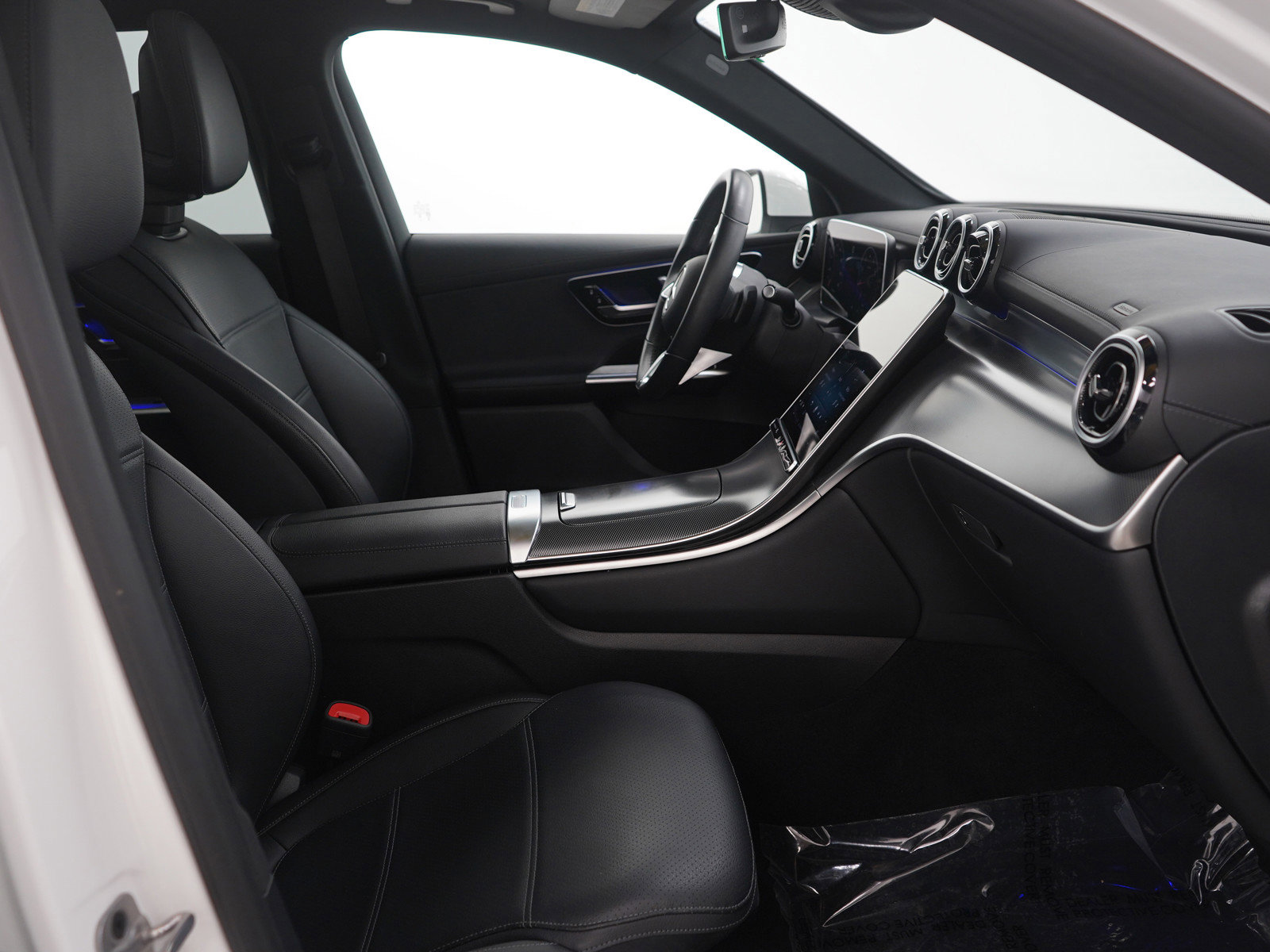 Used 2024 Mercedes-Benz GLC 300 4MATIC image 11