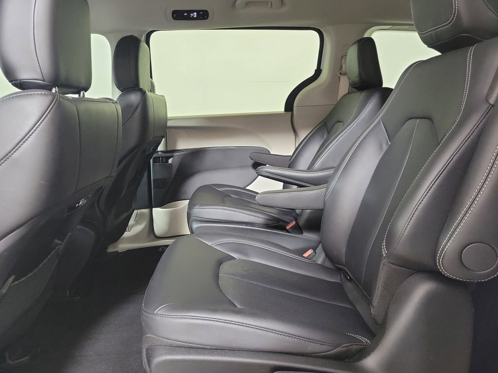 Used 2024 Chrysler Pacifica Select image 23