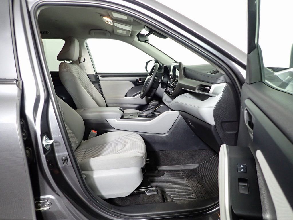 Used 2023 Toyota Highlander L image 34