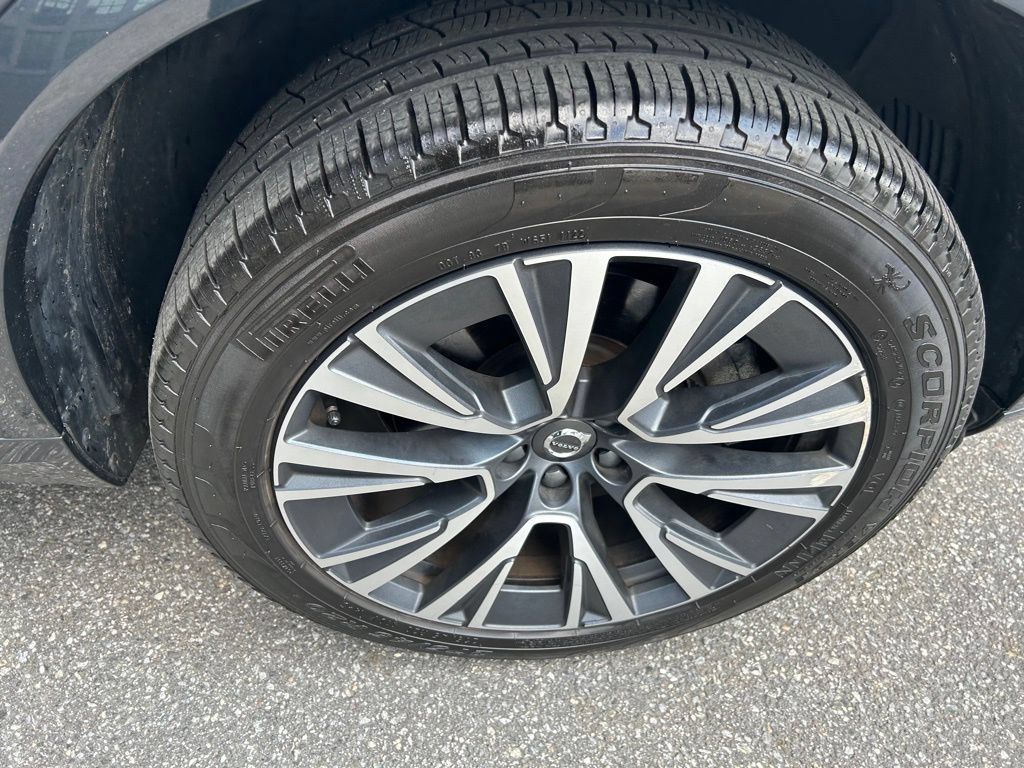 Certified 2022 Volvo XC90 T6 Momentum w/ Climate Package AWD/4WD image 7