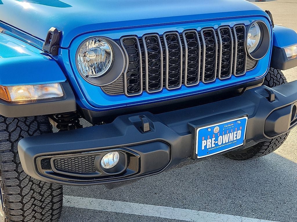 Used 2024 Jeep Gladiator Sport AWD/4WD image 7
