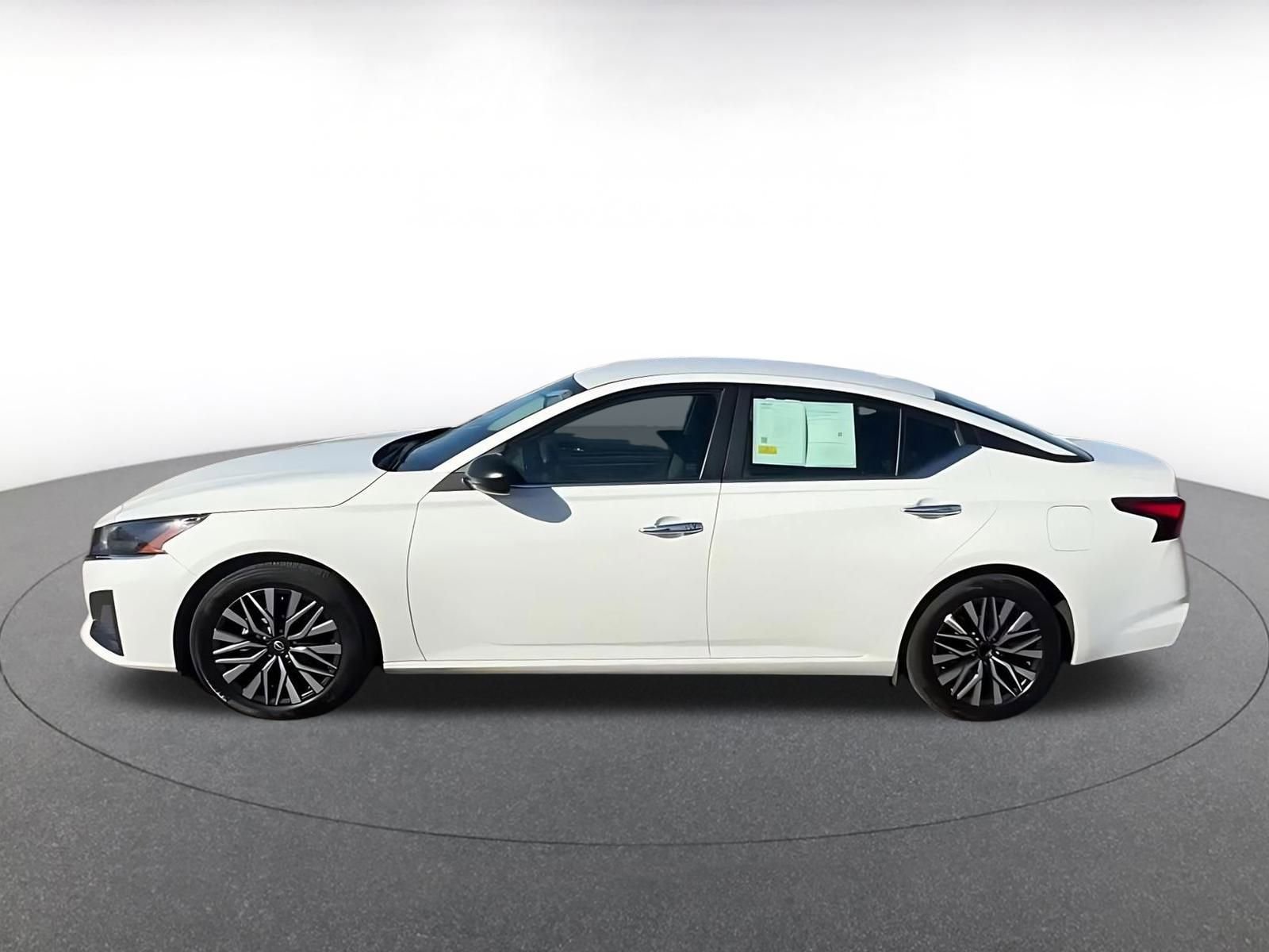 Used 2025 Nissan Altima 2.5 SV image 9