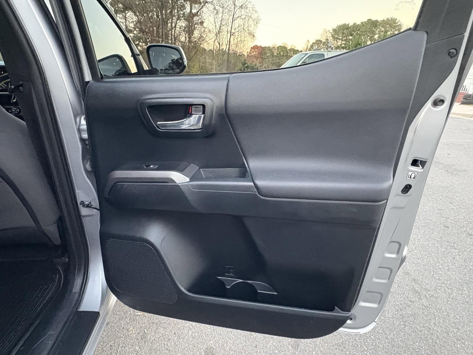 Used 2016 Toyota Tacoma TRD Sport image 23