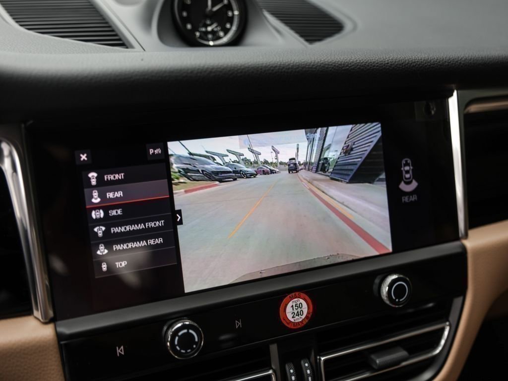 Certified 2025 Porsche Macan image 22
