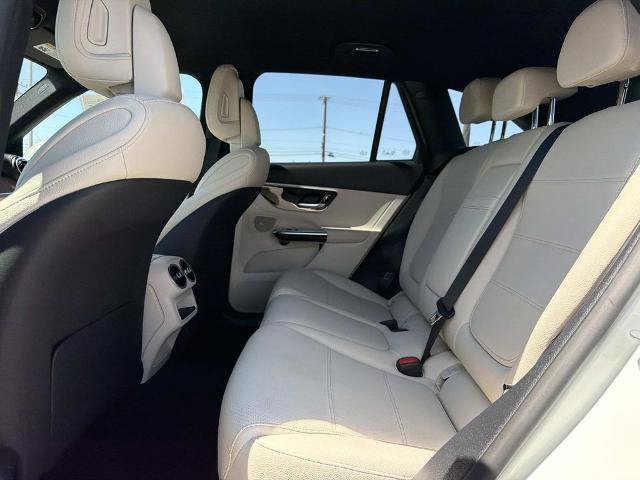 Used 2025 Mercedes-Benz GLC 350e 4MATIC image 17