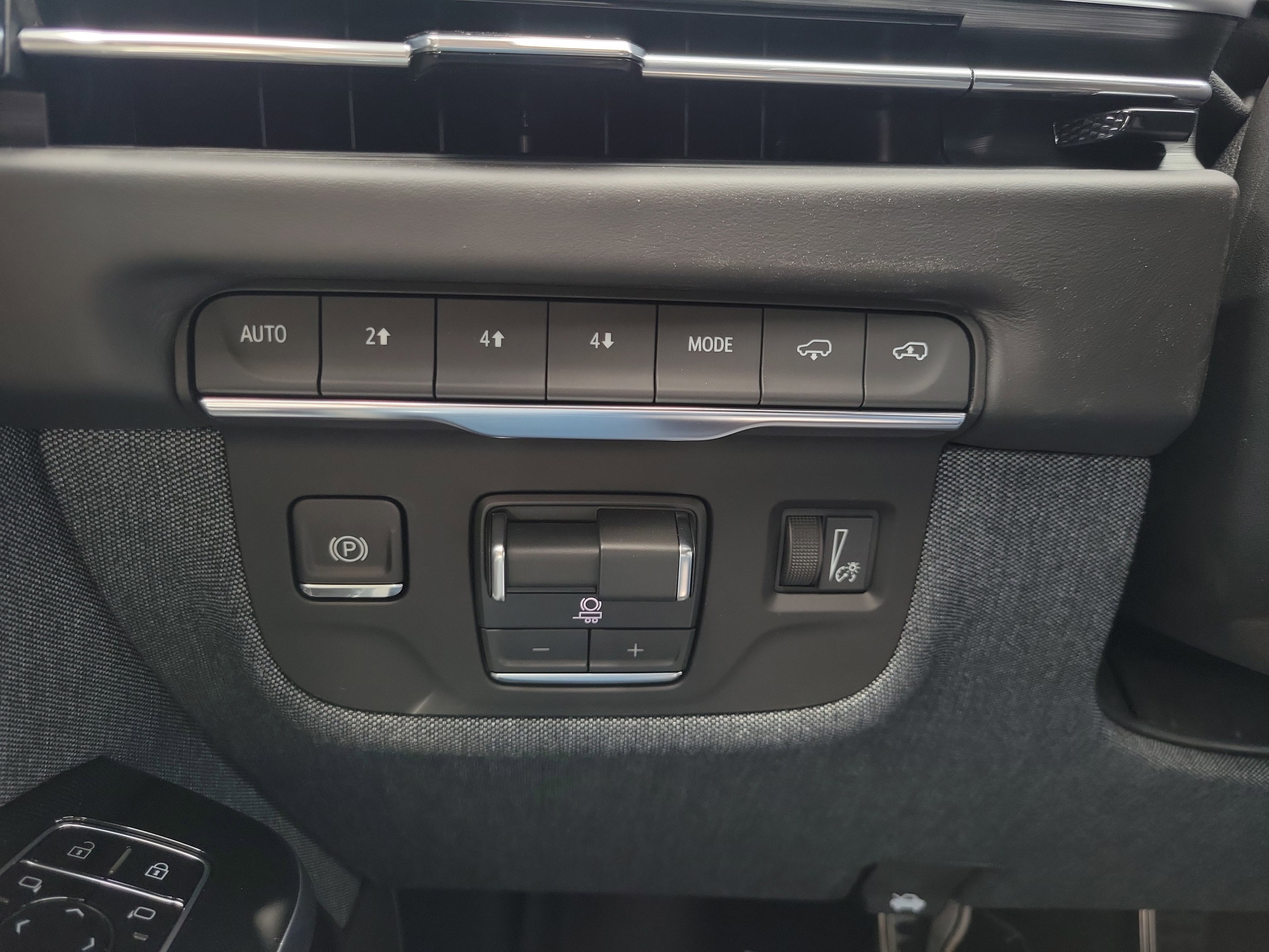 New 2026 Cadillac Escalade ESV Platinum Sport w/ LPO, ONYX Package image 27